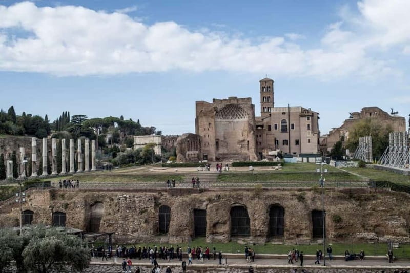 Best of Colosseum Experience: Exclusive Tour in 40 Languages - Why This Colosseum Tour Feels Faster Than You Expect
