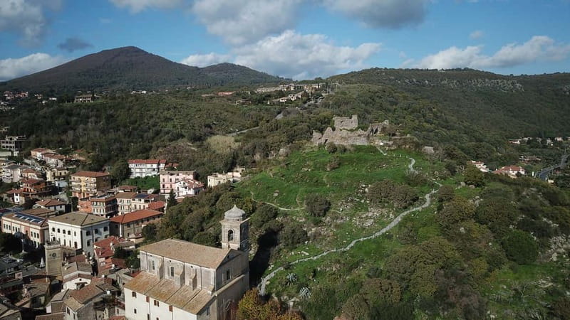 Day trip Rome: Bracciano lake, Anguillara & Trevignano Roman - Stop 1: Anguillara Sabazia (1.5 hours of waterfront time)