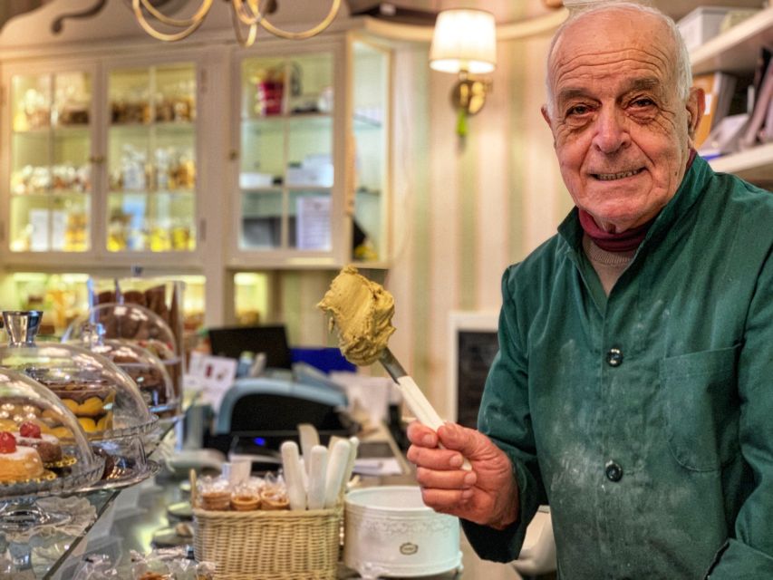 Eat Like a Roman - Traditional Food, Local Market & History - A pizza stop in an old bakery opened in 1915