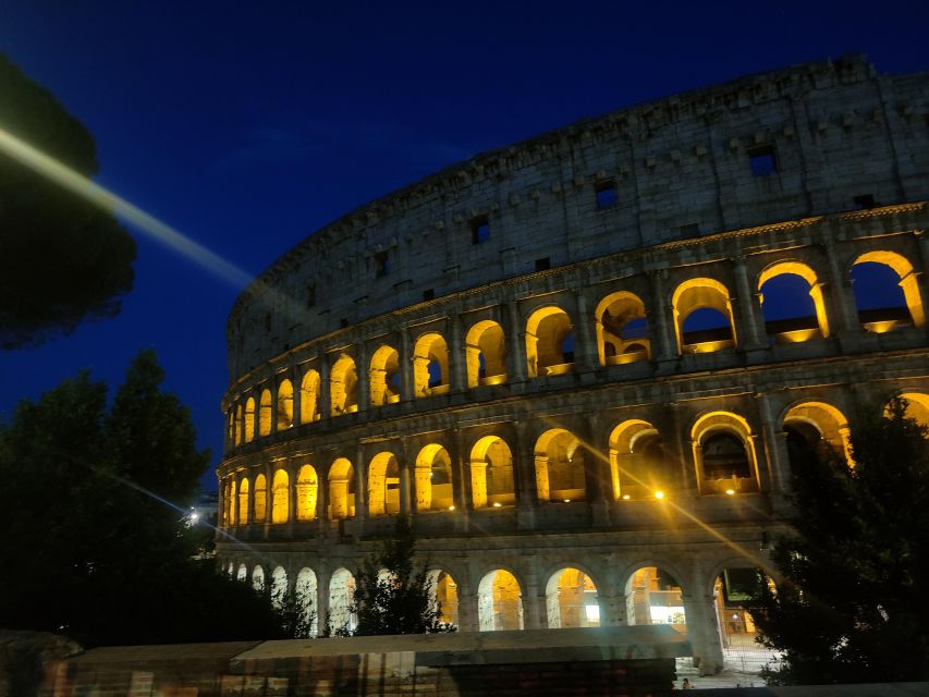 Elegant Rome by night tour and dinner in a local restaurant - Luxury pickup at 7pm: the best way to start a Rome night