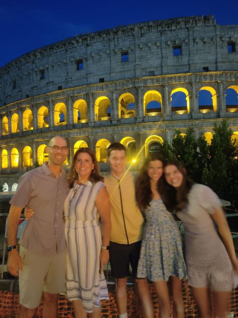 Elegant Rome by night tour and dinner in a local restaurant - St Peter’s Square by night: the guided first impression