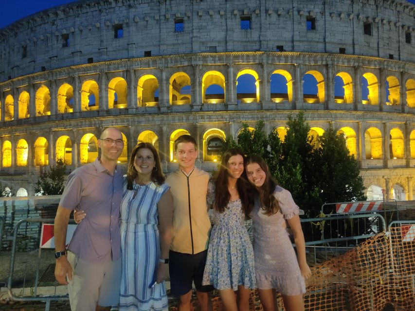 Elegant Rome by night tour and dinner in a local restaurant - Piazza Navona, Colosseum, and Circus Maximus: seeing the icons fast