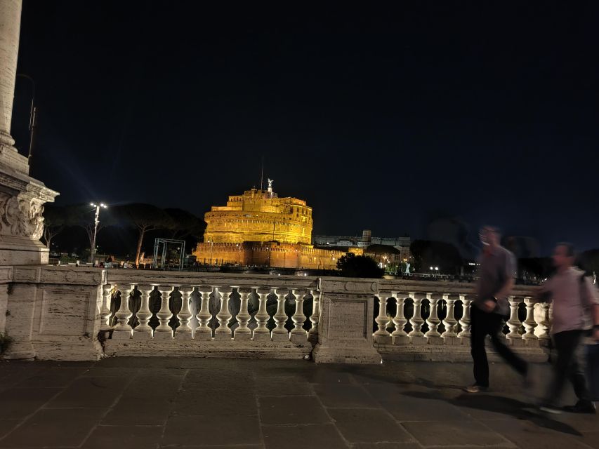 Elegant Rome by night tour and dinner in a local restaurant - Tiber Island and Roman Forum: when Rome feels more than postcard