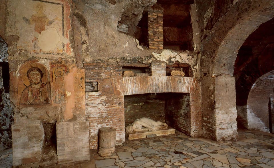 Express guided tour of the Catacombs with transfer - Key highlights at a glance