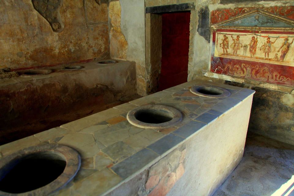 From Rome: Guided Tour to Pompeii with priority admission - Meeting your guide and skipping the ticket line