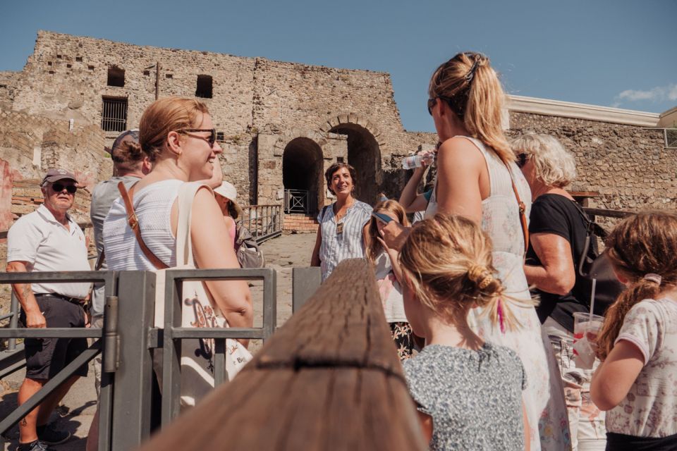 From Rome: Pompeii and Herculaneum by High-Speed Train - Pompeii free time: lunch and browsing without derailing Herculaneum