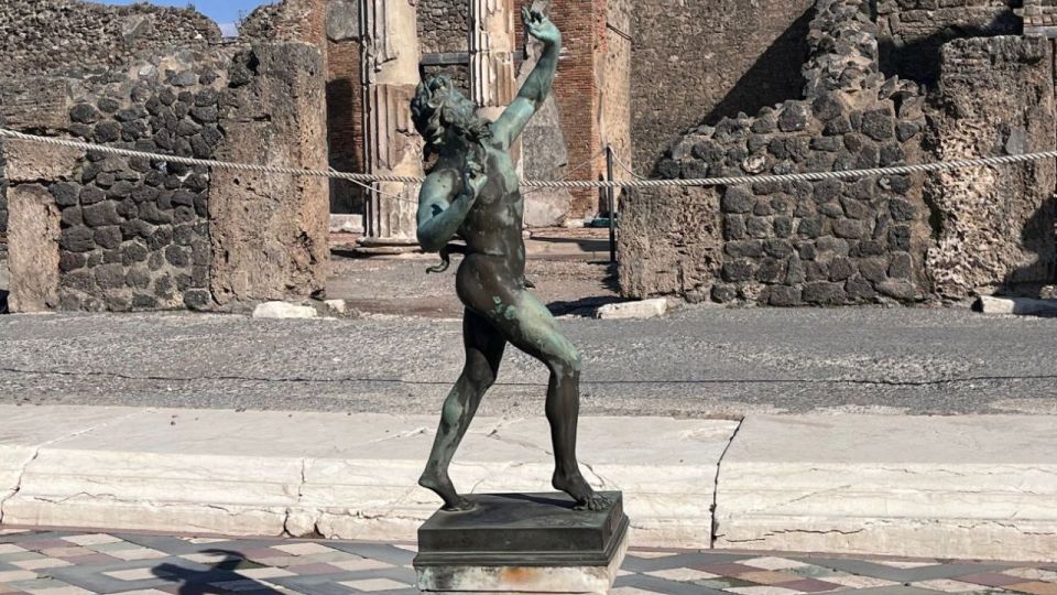 From Rome: Pompeii and Naples Day Trip by High-Speed Train - Getting from Termini Station to Naples fast (and comfortable)