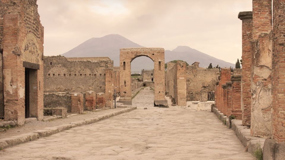 From Rome: Pompeii Day Trip by Fast Train and Car - Pompeii’s street grid: walking where Roman wheels rolled