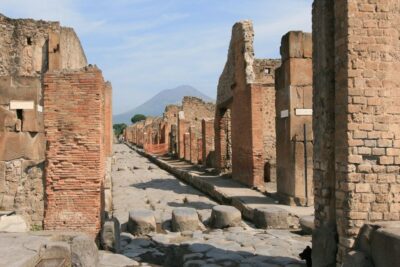 From Rome: Pompeii & Naples Small-Group Day Tour with Lunch - Pompeii with a pro guide: exactly what you need for a first visit