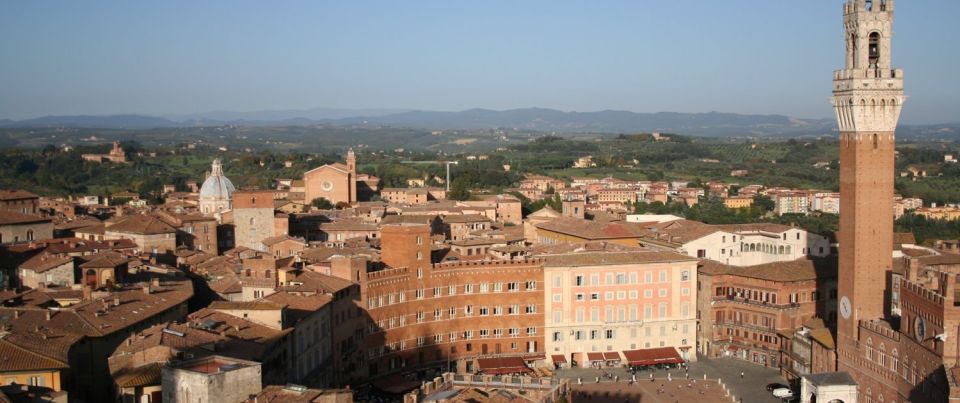 From Rome: Siena and S. Gimignano, Tuscany Wine One Day Tour - Small group feel: why the guide experience matters