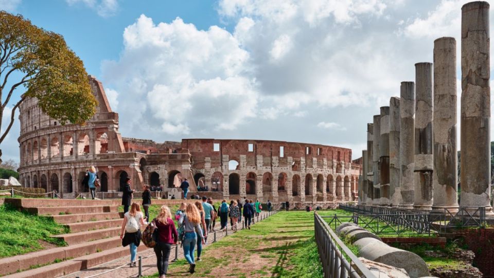 Gladiators & Saints: Colosseum Arena and St. Peter's Prison - A 3-in-1 route that turns big landmarks into a story