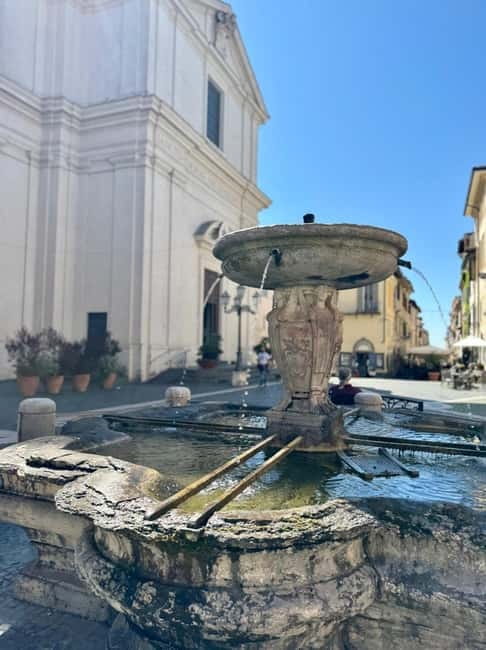 Jubilee: Castel Gandolfo and the gardens of the papal villas - Small-group pacing and radio guide support
