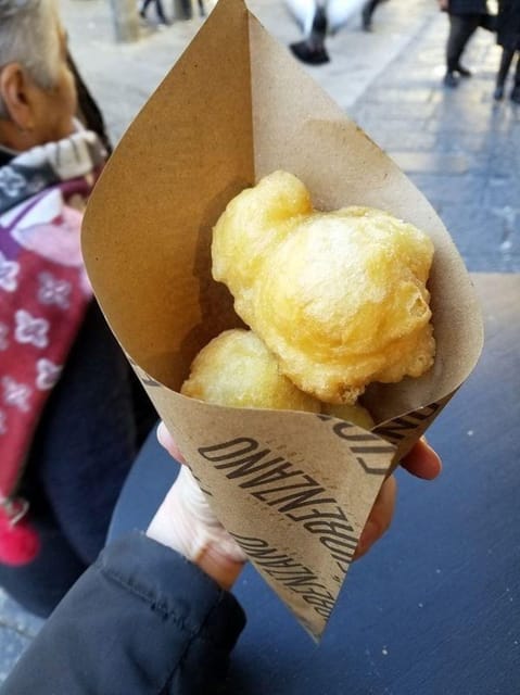 Napoli street food walking tour - Quartieri Spagnoli: tarallo and the feel of daily life