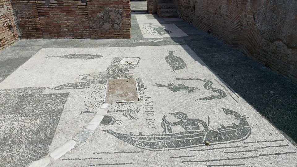 Ostia Antica: Archaeological Guided Private Tour - Insulae and domus: seeing apartments and elite homes as a spectrum
