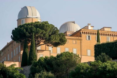Papal Palace and Secret Garden Ticket and Audio Guide - What You’ll See Inside: Maderno’s Palace and the Frescoes to Watch For