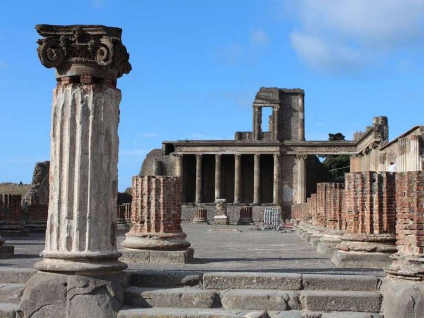 Pompeii and Naples Day Trip from Rome - Guided Pompeii Tour: Food Market, Thermal Baths, and Wealthy Homes