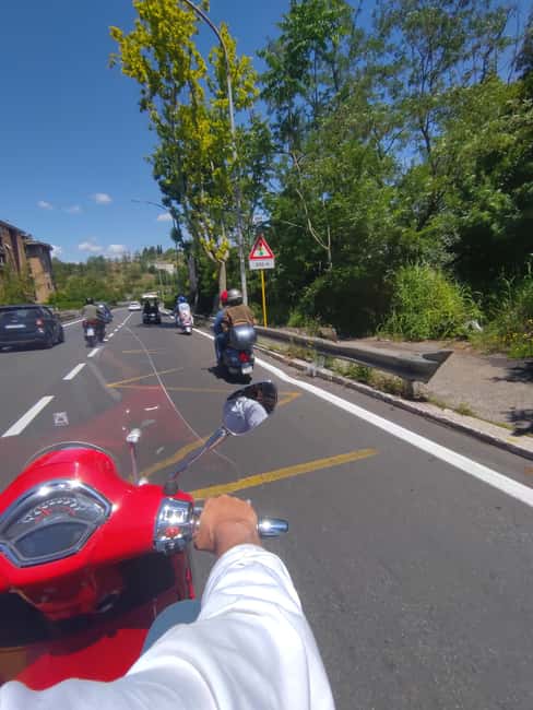 RENTA A VESPA - The Rome ride flow: photo stops, guided sightseeing, then 3 hours on the Vespa