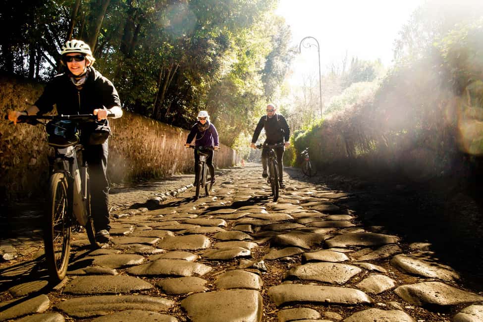 Roma: DELUXE Appian Way Bike Tour, Catacombs Visit & Lunch - Finding the ride: Porta San Sebastiano and your Appian Way start