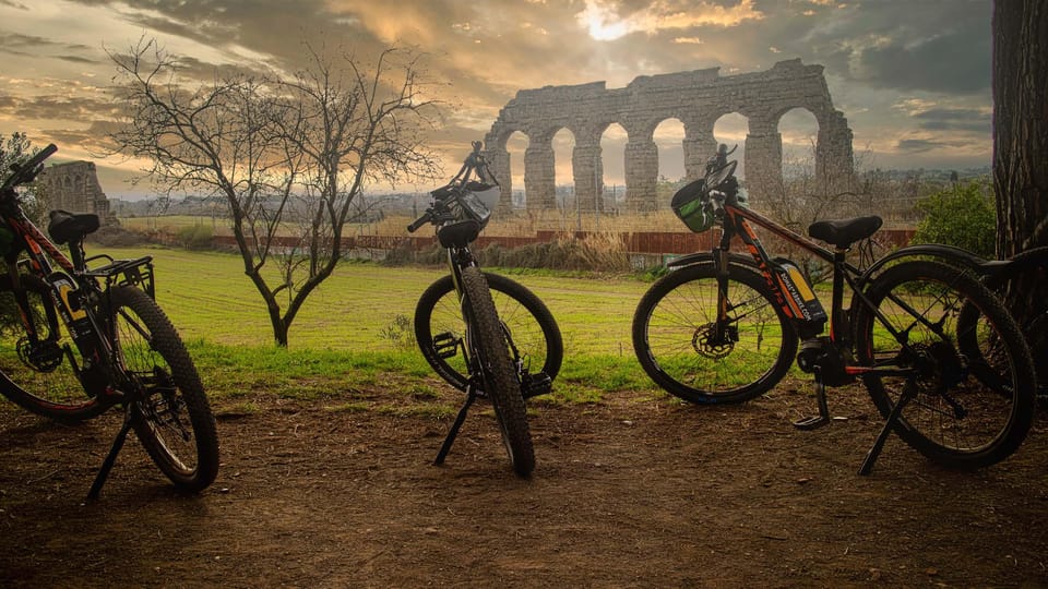 Roma: DELUXE Appian Way Bike Tour, Catacombs Visit & Lunch - Ninfeo di Egeria: a quick stop with guided context