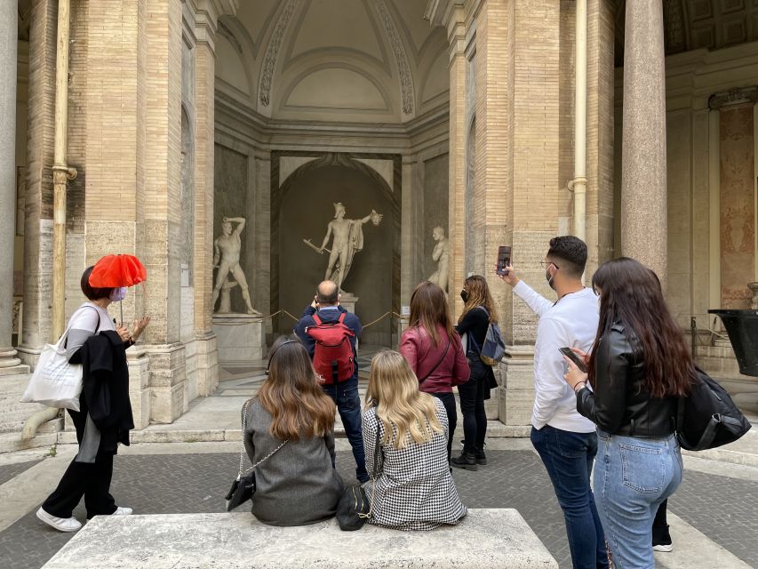Roma Museo Vaticano y Capilla Sixtina Tour guiado - Raphael Rooms and Big-Name Art Without the Guesswork