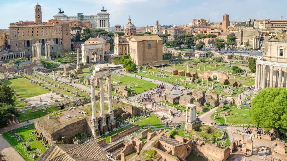 Rome: 1-Day City Highlights & Colosseum Private Guided Tour - Piazza Venezia and Hadrian’s Mausoleum: Power Signals Around Rome