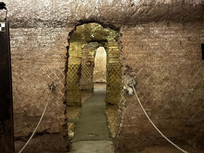 Rome: 2.5-Hour San Clemente & Underground Private Tour - How the walk near the Colosseum sets the tone