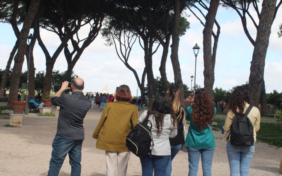 Rome: 3-Hour Panoramic Luxury Golf Cart Tour - Guides and commentary quality: what makes this feel premium