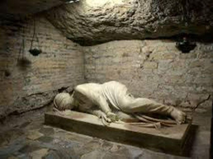 Rome: Appian Catacombs tour with transfere - Inside the Catacombs: What the Guided Walk Feels Like