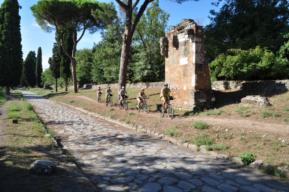 Rome: Appian Way, Catacombs, & Roman Aqueducts E-bike Tour - Meeting at Via Labicana and getting ready fast