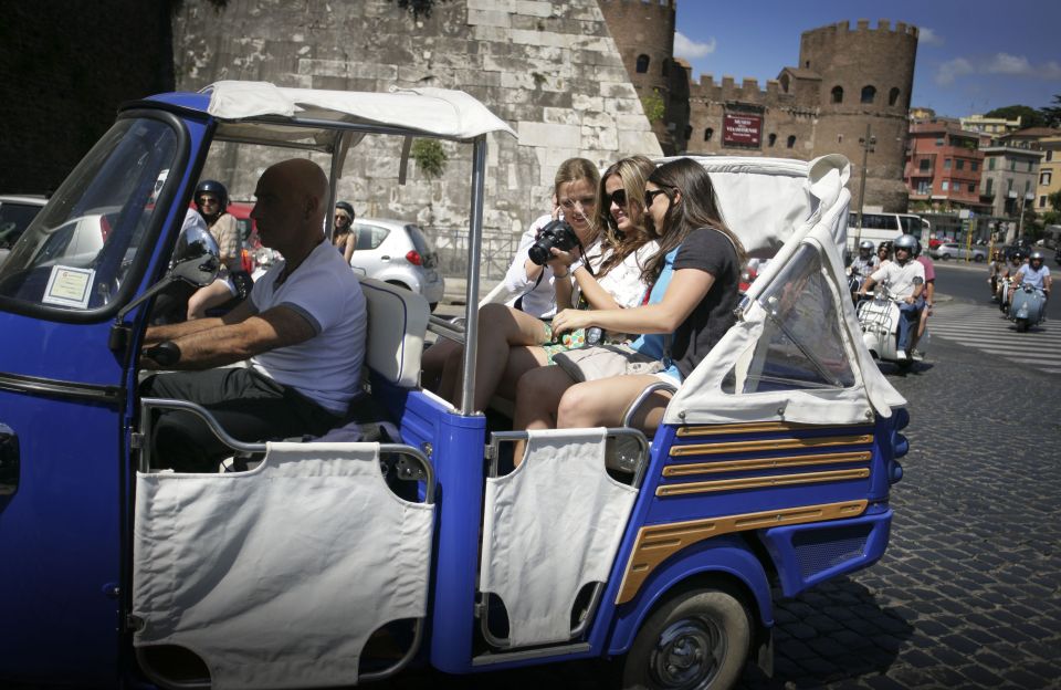 Rome by Ape Calessino - Colosseum area views: getting context without getting stuck