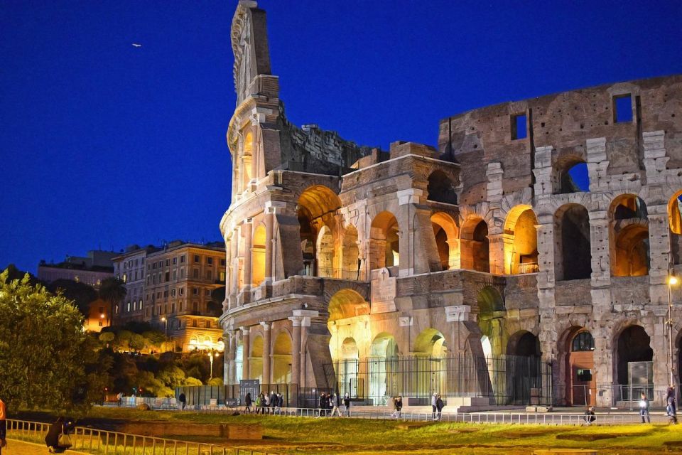 Rome by night in Mercedes Van 2 hour - Why Rome at night feels different (and how this tour uses that)