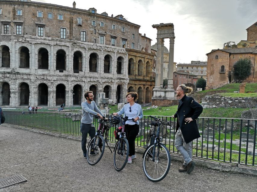 Rome By Night: Small Group E-Bike Tour - Roman Forum area: what to look for when the guide keeps you moving
