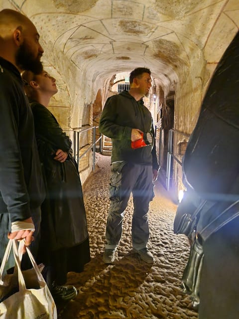 Rome: Catacombs Express ENGLISH Guided Tour - SKIP THE LINE - Frescoes of Peter, Paul, and the Last Supper: the art you came for