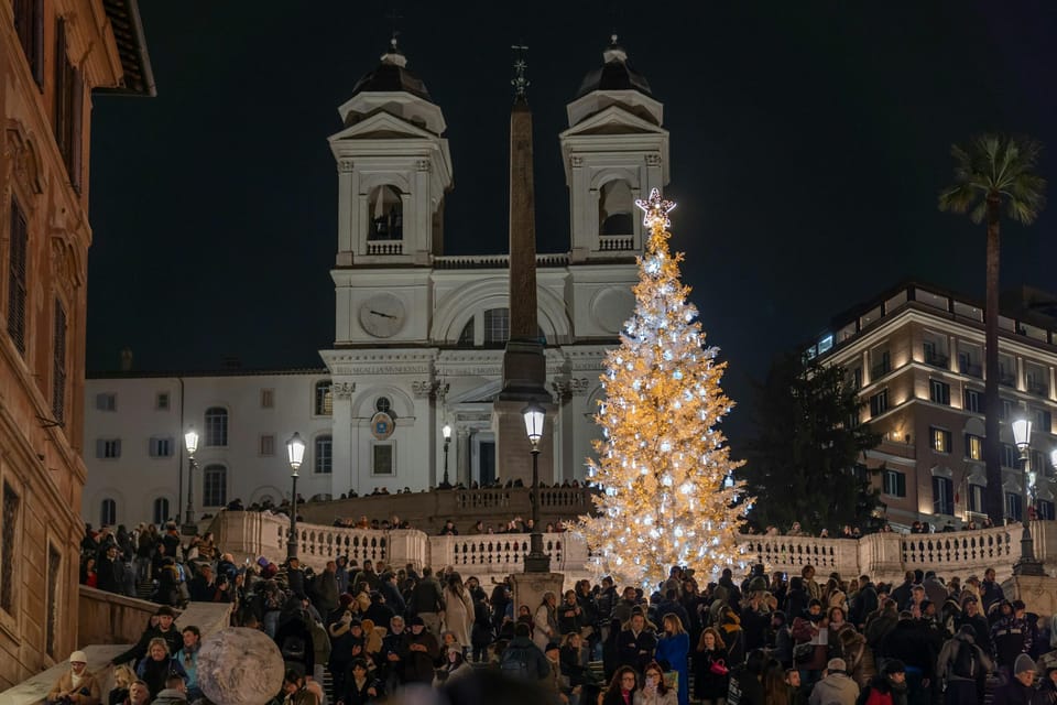 Rome: Christmas Lights Walking Tour - Spanish Steps and Piazza di Spagna after dark