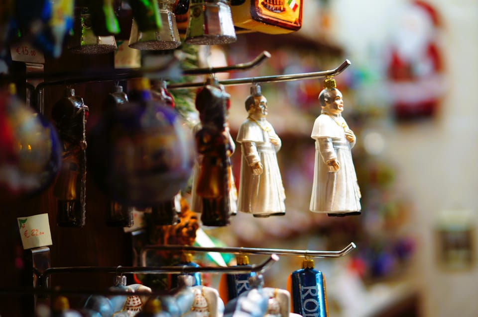 Rome: Christmas Lights Walking Tour - Alberto Sordi Gallery: a quick stop with big “feel”