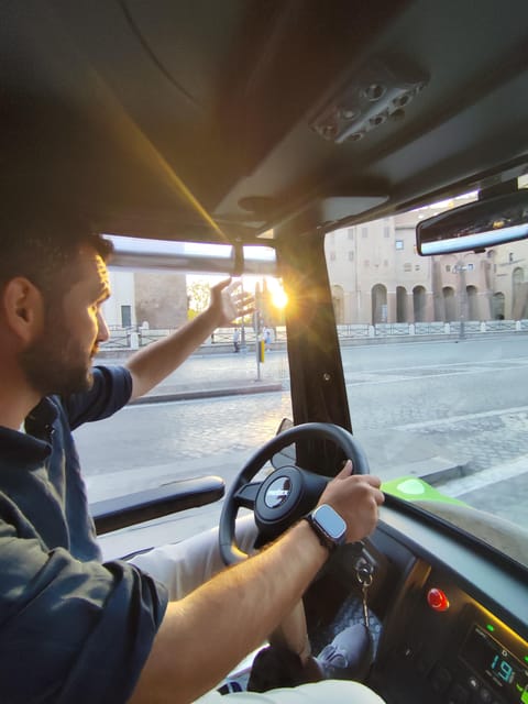 Rome: City Highlights Golf Cart Tour with Aperitivo - Piazza Venezia to Trevi Fountain: big squares, big photo energy