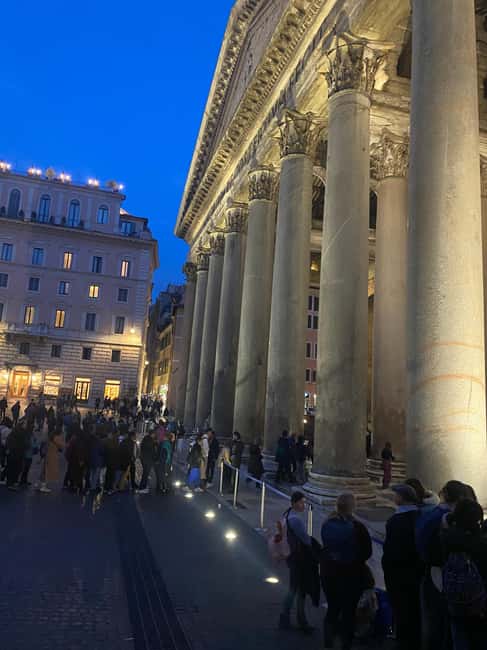 Rome: City walking tour. the beauty. - Spanish Steps: a meeting point, not just stairs