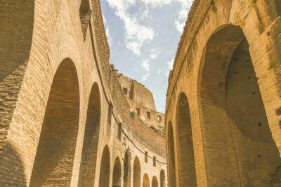 Rome: Colosseum and Roman Forum Small Group Tour in German - Colosseum Highlights: Gladiators, Emperor Power, and Hoist Technology