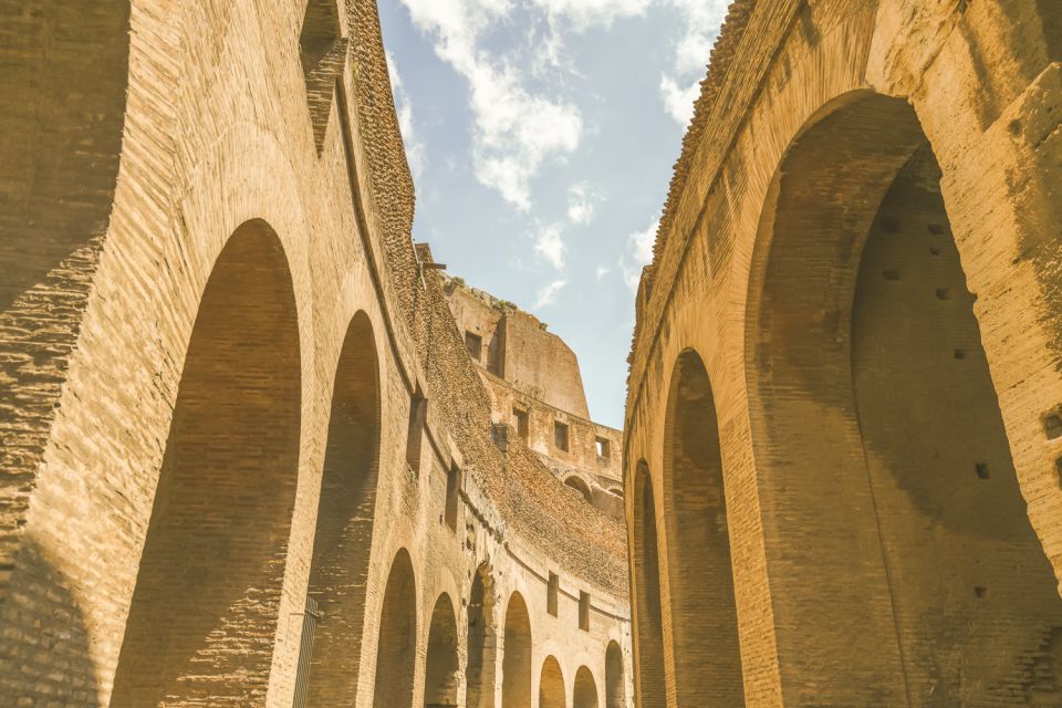 Rome: Colosseum and Roman Forum Small Group Tour in German - Colosseum Highlights: Gladiators, Emperor Power, and Hoist Technology