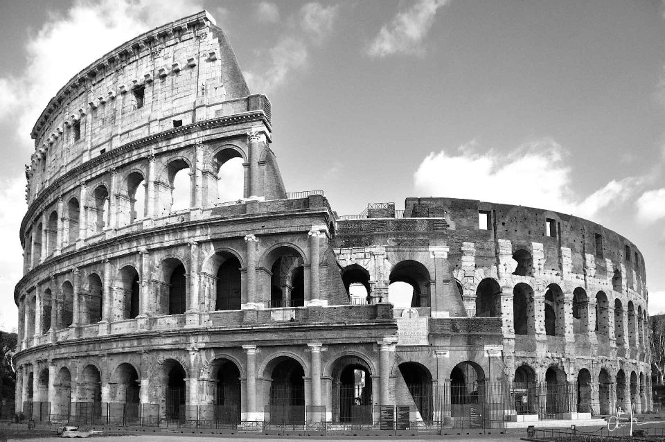 Rome: Colosseum, Roman Forum & Trajan's Market Exterior Tour - Trajan’s Column and Trajan’s Markets Exterior: Meaning Over Merely Seeing