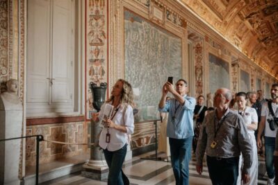 Rome: Colosseum, Vatican Museums & Historic Center in a Day - Trevi Fountain, Piazza Venezia, and the historic center sweep