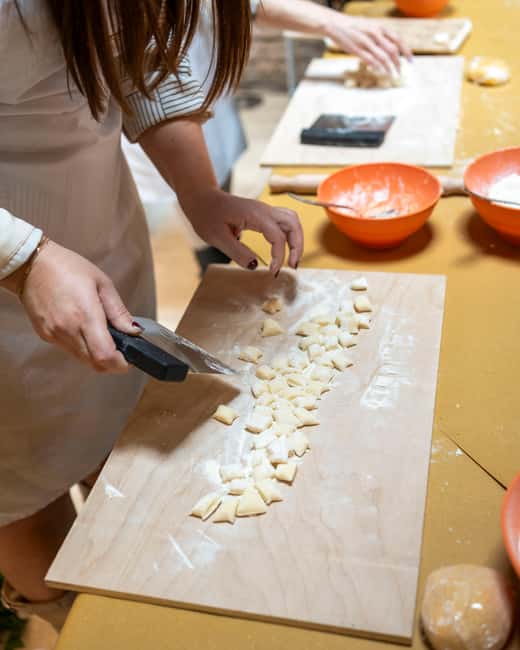 Rome: Cooking class with wine pairing at Come Na Vorta - Wine pairing options: Bronze, Silver, Gold (and what you’ll get)