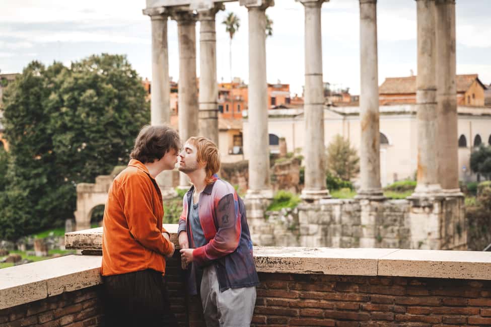 Rome: Couple Photoshoot Experience LGBTQ+ Friendly - Choosing Your Rome Background: Iconic Stops and Roman Style Options