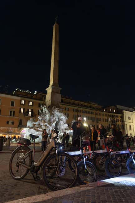 Rome: E-Bike Night Tour with Food and Wine Tasting - Capitoline Hill and Piazza Venezia: big views without the fuss
