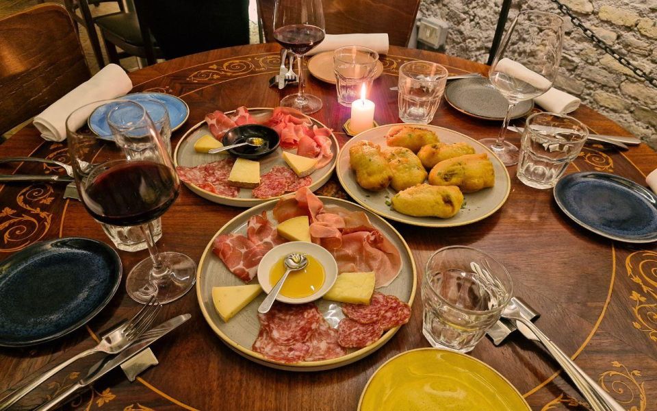 Rome: Exclusive Candlelight dinner in Agrippa's Roman Bath - The meal: 4 courses, cheese and food tastings, and wine pairings