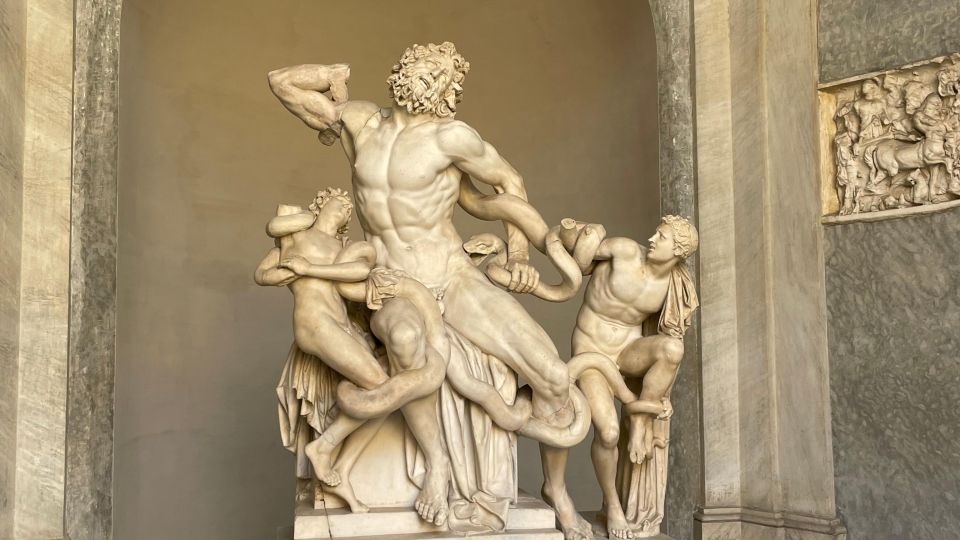 Rome: Excursion to the Vatican Museums - Gallery of the Candelabra: a good mid-route reset