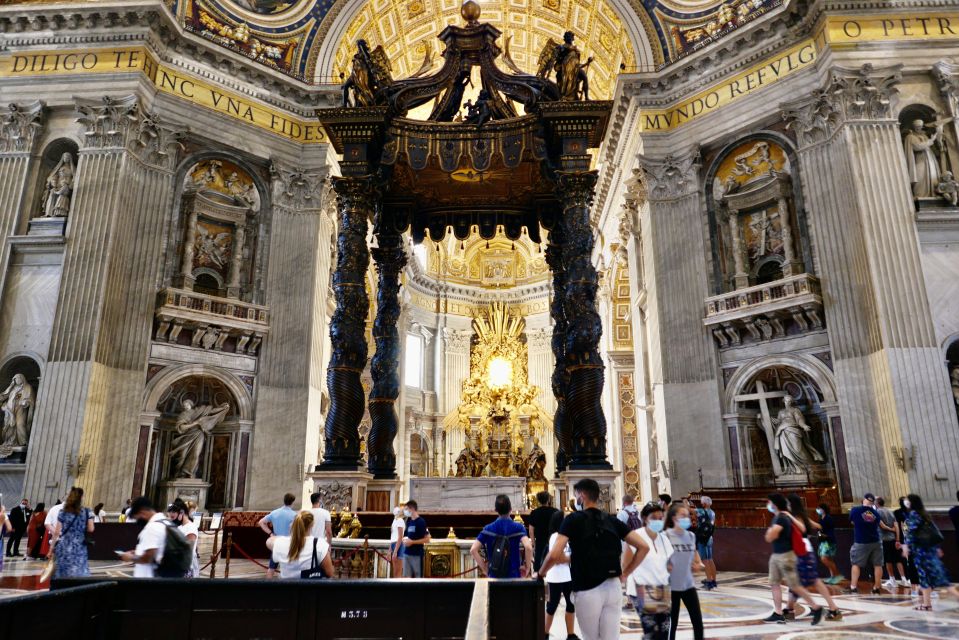 Rome: Guided Tour of St. Peter's Basilica, Grottoes & Square - Down to the Vatican Grottoes: St. Peter’s Tomb and 4th-Century Walls