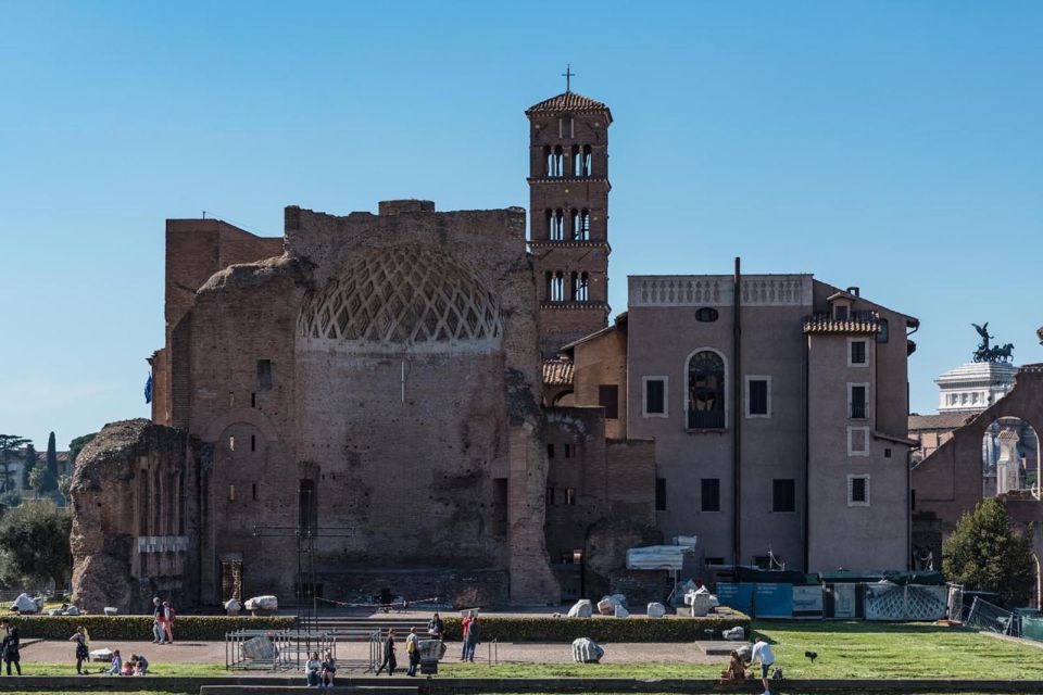 Rome: Houses of Augustus and Livia Private Tour - Imperial ruins on Palatine: Domitian’s palace and Caligula’s shadow