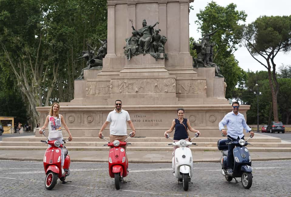 Rome: Night Photo Tour by Vespa with Aperol Spritz - The Colosseum at night: two photo stops, not one