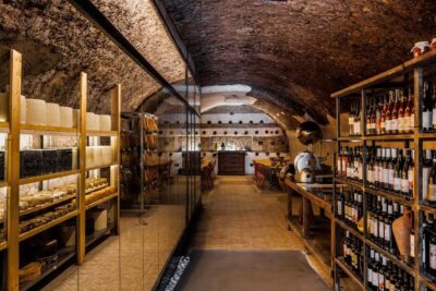 Rome: Pedal and Taste the Top 5 Tastings with e-Bike Tour - Start at Lungotevere: what the first minutes feel like